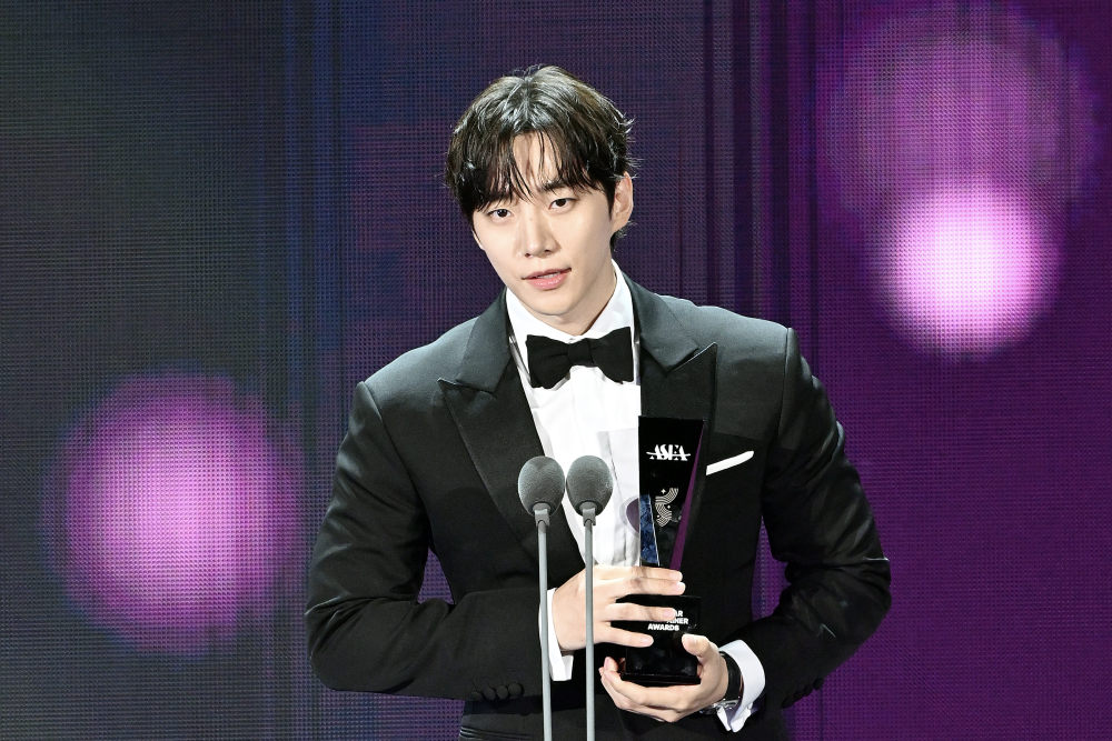 LEE JUNHO